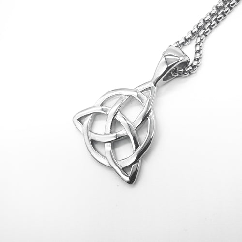 TRIQUETRA NECKLACE